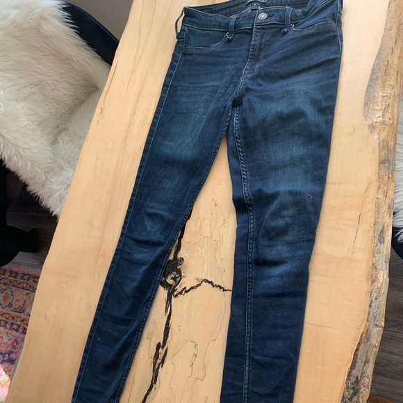 2 pairs of Abercrombie jeans - Picture 8 of 8